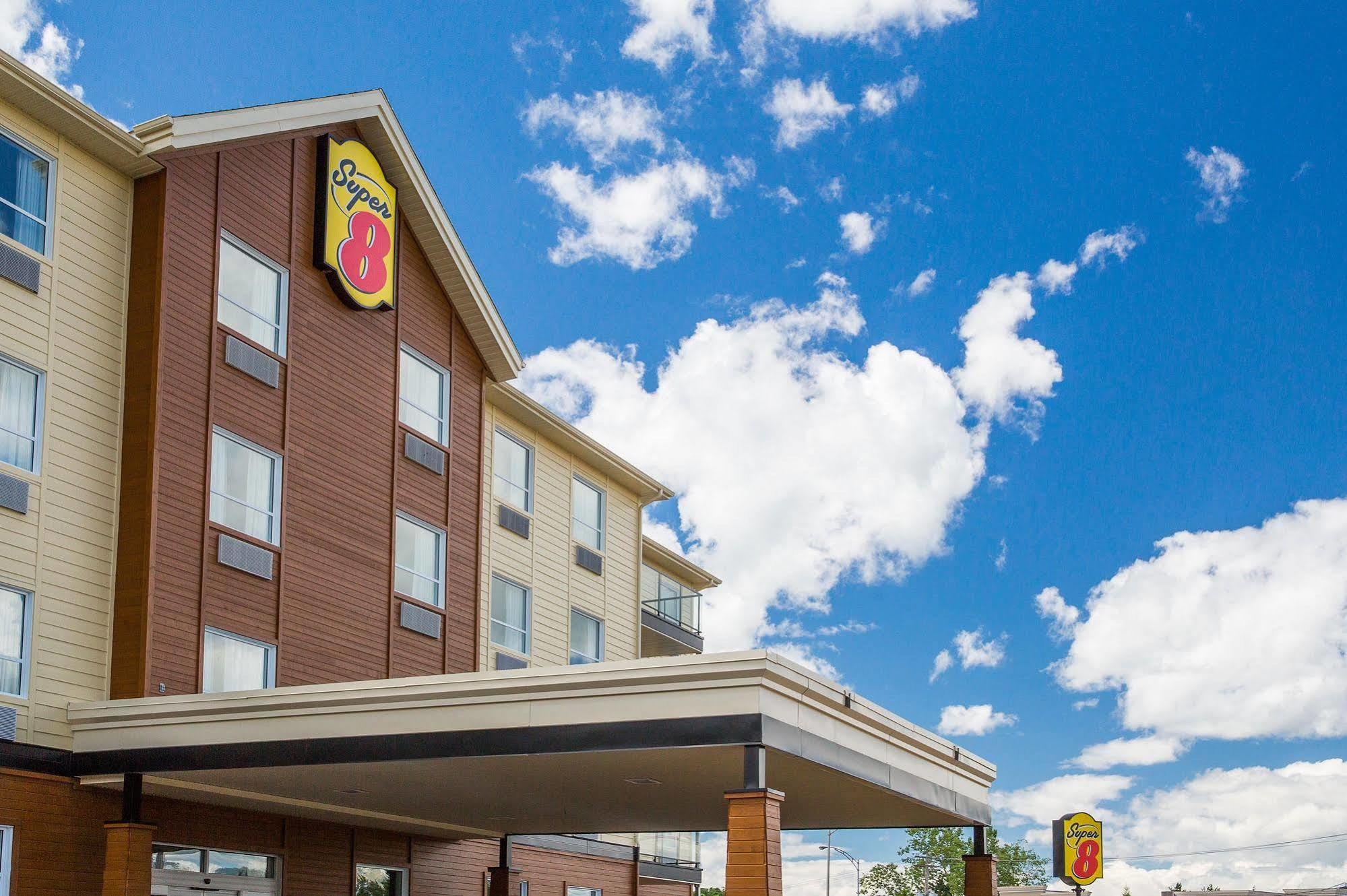 Super 8 By Wyndham Mont Laurier Hotel Kültér fotó